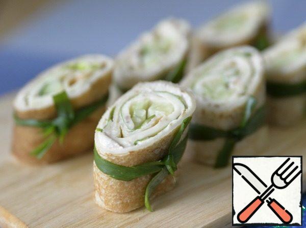 For a beautiful serving, tie the rolls with strips of green onion.
Serve the appetizer chilled.