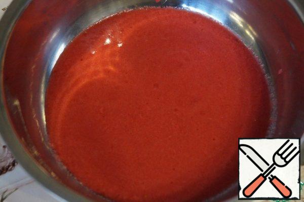 Use a blender to make currant puree. Then RUB it through a sieve to remove the bones. We will need 300 g of ready-made puree. Leave a few berries intact.