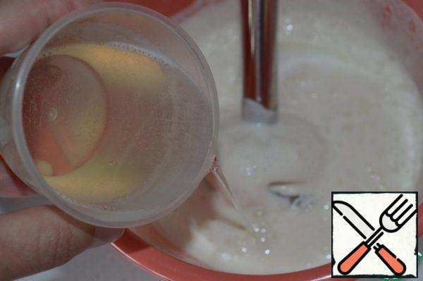 Dissolve the swollen gelatin in a water bath or microwave.
Enter the gelatin into the cream mixture and mix.