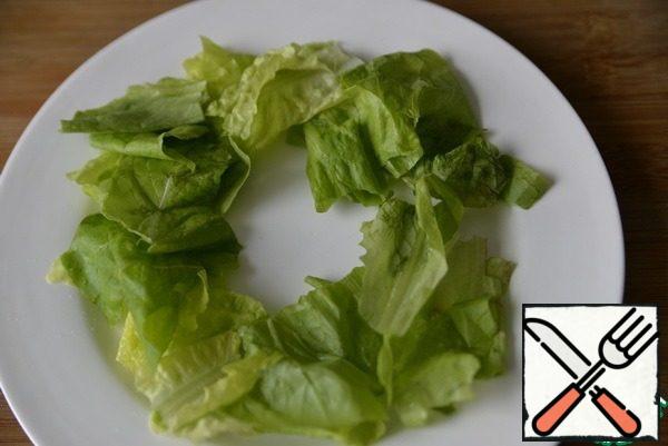 Before serving, tear the washed, dried lettuce leaves.
