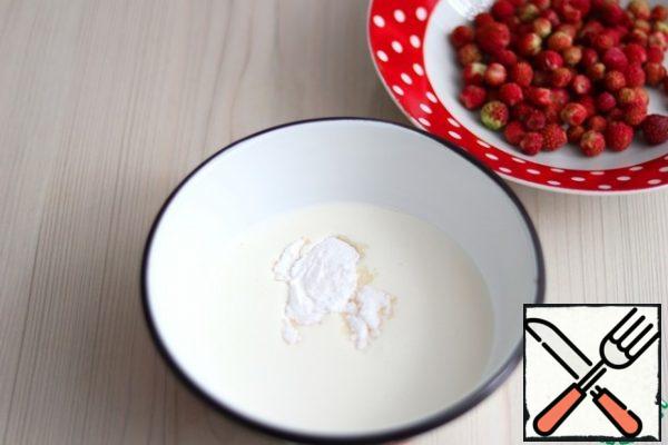 In a bowl, add 200 ml. of fat cream, add powdered sugar to taste, add vanilla sugar (1 tsp), add 1 pack. cream thickener.