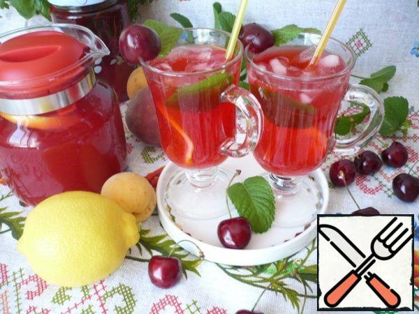 Then strain the drink through a fine sieve and pour into a jug. Cut the lemon into thin slices and send it to a jug with cherry lemonade.
Serve the cherry lemonade chilled, with lemon slices, ice cubes and mint leaves. Store homemade lemonade in the refrigerator.