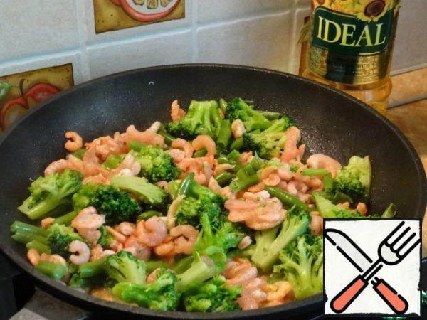 Add the prawns, salt to taste-fry until the vegetables are ready;