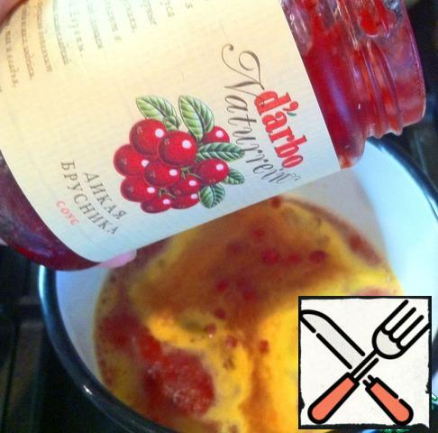 For the sauce, mix the orange juice, cranberry sauce and sugar. Boil over low heat for ten minutes until thickened.