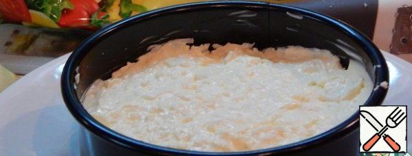 Each layer is smeared with a small amount of mayonnaise.