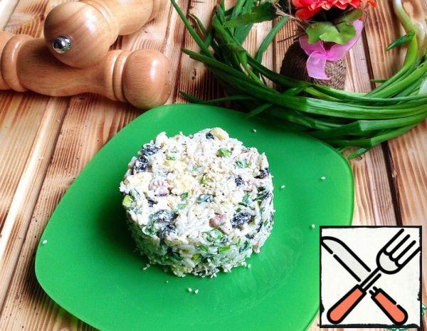 Salad with Chicken, Raisins and Apple Recipe