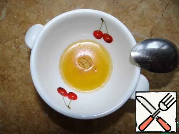 Mix the oil with the mustard;