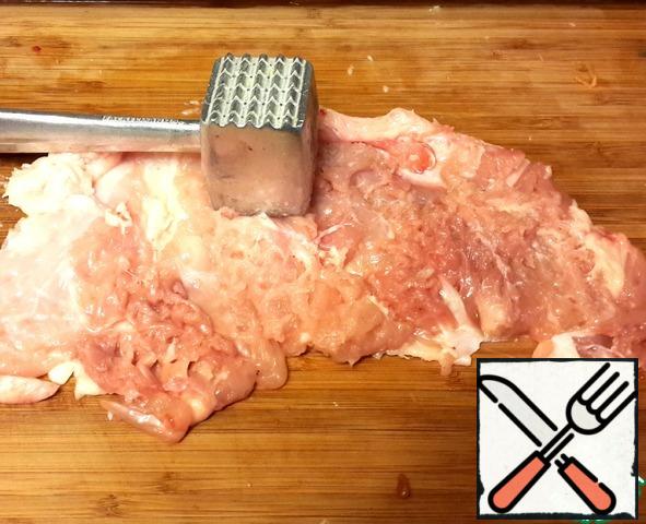 Remove the fillet from the chicken thighs.