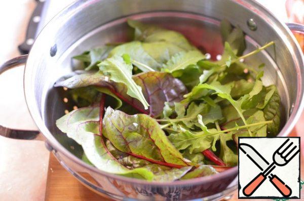Spinach, arugula and leaf beets rinse and dry it.
All greens grown in my garden, that eating salad is even more enjoyable!