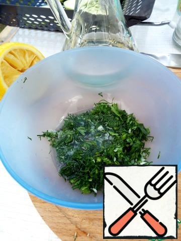 Season the herbs with garlic with oil and add lemon juice.