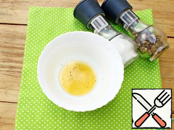 We'll make a gas station. Combine olive oil with orange juice. Add salt and pepper to taste. Fill the appetizer and serve it on the table.