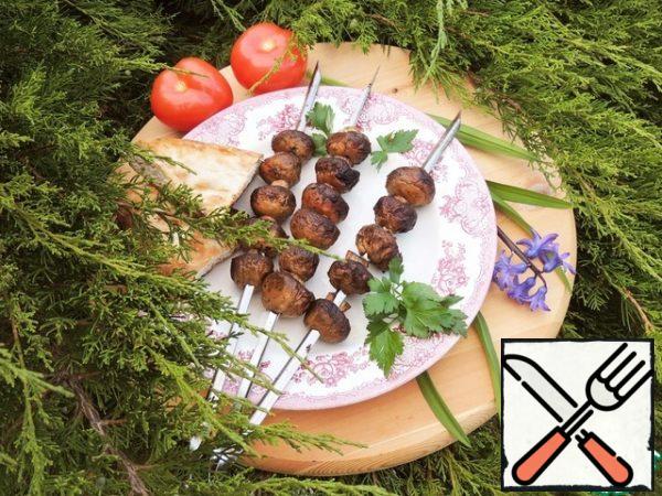 Ready-made mushrooms are a great appetizer both hot and cold.