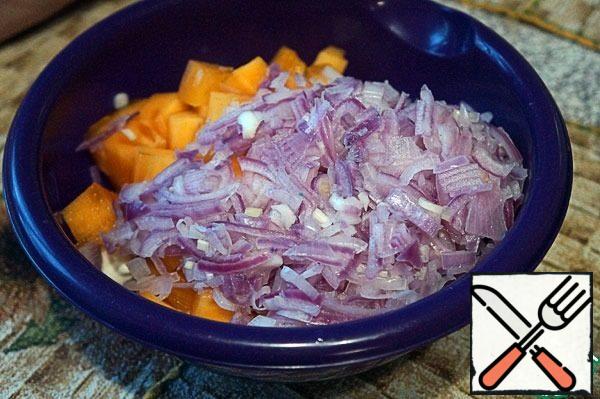 Then fold into a colander, rinse with cold water, add to the salad.