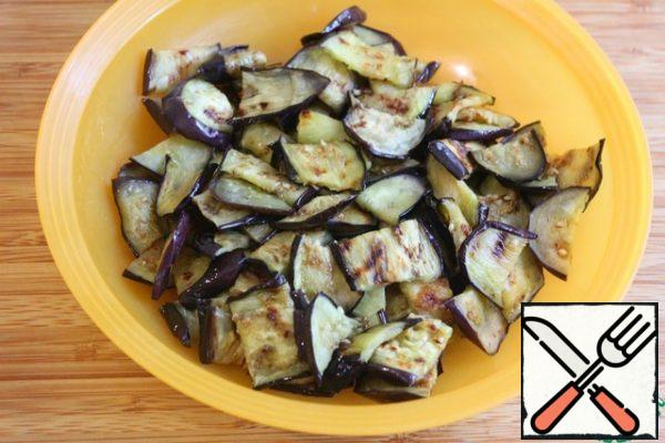 Cut the eggplants into wide strips as they cool.