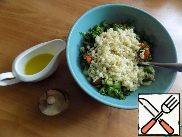 Send the bulgur to the vegetables. If the filling was not enough, you can add.