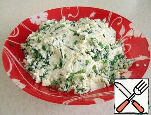 Add spinach to the curd-cheese mass and stir well.
