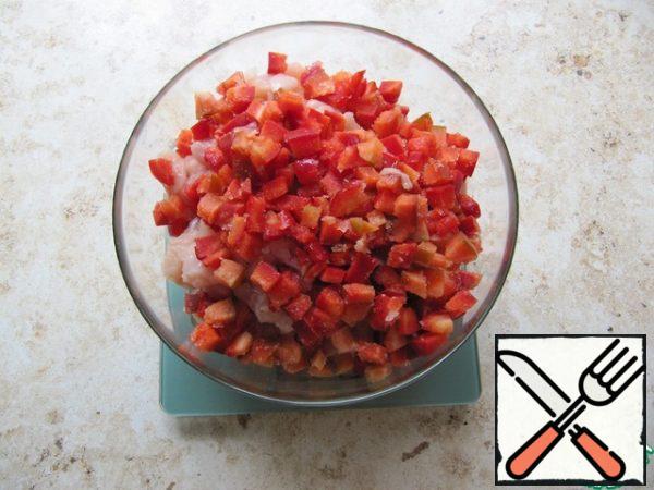 Diced bell pepper. For those who do not like pepper - it can be replaced with carrots, which are also diced.