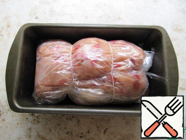 In a baking dish, put the package with meat, for density, pull the thread, bake in a preheated oven to 180 C for about 40-60 minutes until ready (depends on the characteristics of the oven).