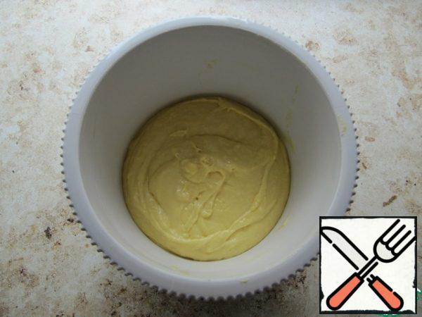 Combine the flour with the yolk mixture and 1/3 of the whites, then carefully add the remaining whipped whites by folding from top to bottom.
