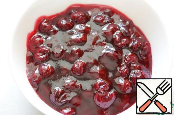 Cool the cherries at room temperature.
If you cook it, like the pudding, in the evening, then after cooling, put it in the refrigerator.