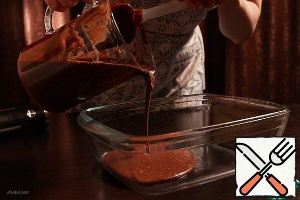 Pour the ganache into a glass mold. Close the lid and refrigerate overnight to stabilize.