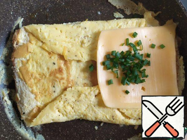 Put cheese on one bread and sprinkle with herbs.