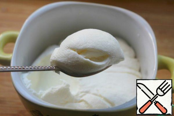 Yogurt should be thick - the less whey, the better the structure of the dessert and less ice crystals.