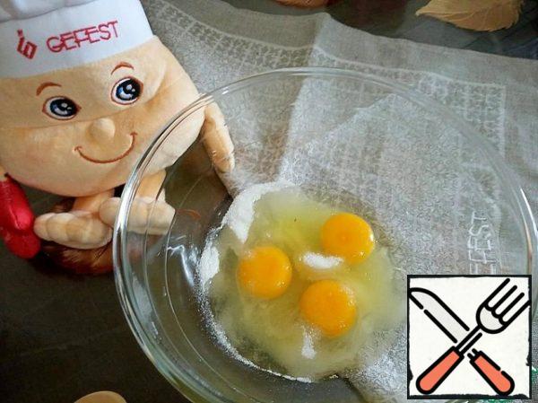 Combine the eggs and sugar and whisk for a couple of minutes. If you like it sweeter, you need to take more sugar.