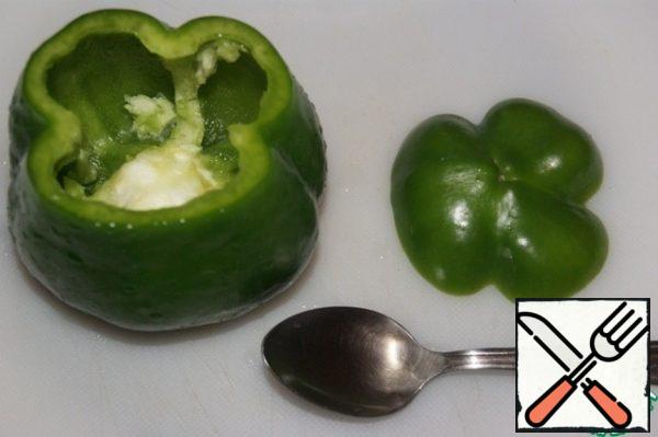 How to prepare vegetables correctly.
Let's start with pepper. Round pepper.
It is better kept in shape and looks more beautiful if you install it on the side of the peduncle. Cut off the "lid" on top, by the way, all of them, or rather all the vegetables, we will need. Use a teaspoon with a sharp spout to remove the seeds.
