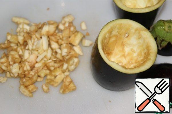 And with eggplants, cut each into 2 parts. The lid for the 2nd part will serve as a round bottom of the eggplant.