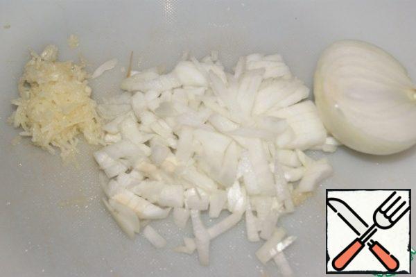 Finely chop the onion. Pass the garlic through a press or RUB it.