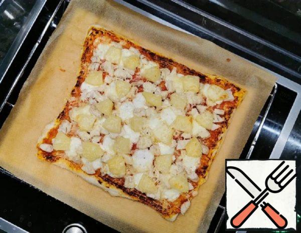 Pizza with Chicken and Pineapples Recipe