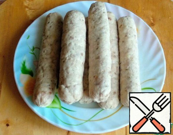 Then remove the sausages, release them from the food film. Sausages can already be eaten.