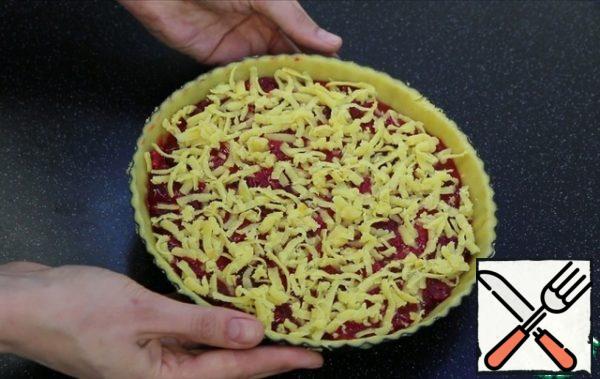 From above I RUB on a large grater a frozen lump of dough.
Send in a preheated oven to 170 degrees, for 40-45 minutes.