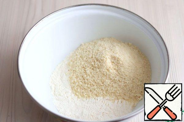 In a bowl, combine the dry ingredients: flour (120 gr.), sugar (50 gr.), almond flour (70 gr.).
