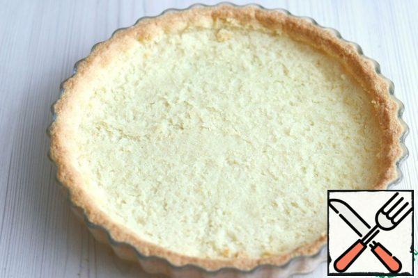 The form with the dough put in a preheated t180*С the oven and lightly bake until light Golden brown.