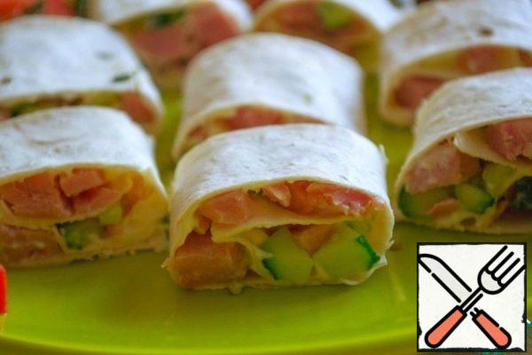 Before serving, cut into small rolls. If you are going to take pita bread with you as a snack to work or school, it will be more convenient to cut it into only 2 small rolls.