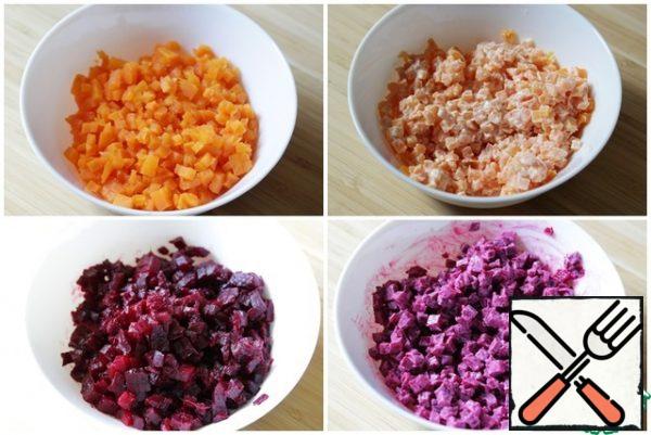 All the ingredients are listed approximately, I always make salads by eye.
So, cut the carrots into small cubes (no more than 5x5 mm) and mix with a small amount of mayonnaise.
Cut the beets and season with mayonnaise.