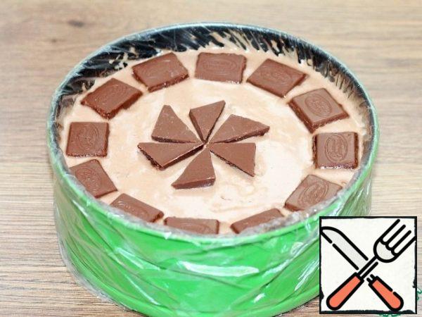 Decorate the top of the cooled cake. I decorated it with chocolate slices and sprinkled it with coconut shavings. The result is a two-layer, very fragrant and tender cake. The layers taste sweet and sour.