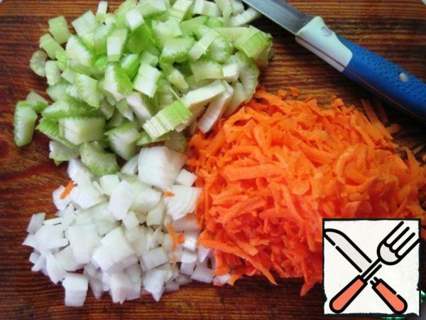 Cut the onion and celery, grate the carrots.