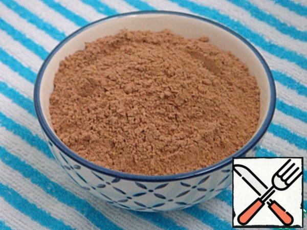 Mix flour, cocoa and sugar.
