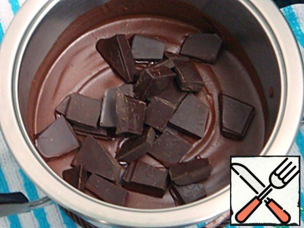 Remove from the stove and add the chocolate broken into pieces. Mix until smooth.