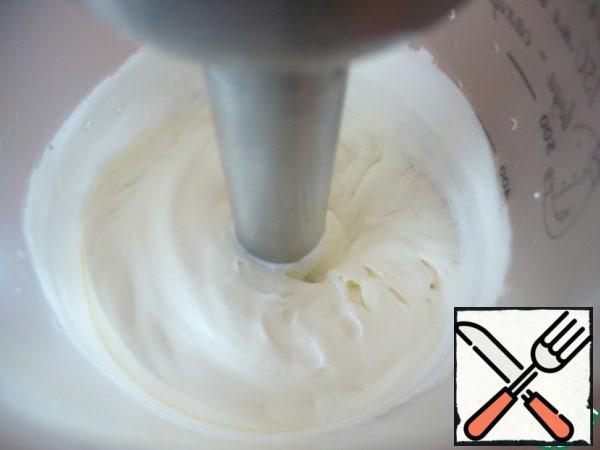 Whisk the remaining cream (300 ml) to soft peaks.