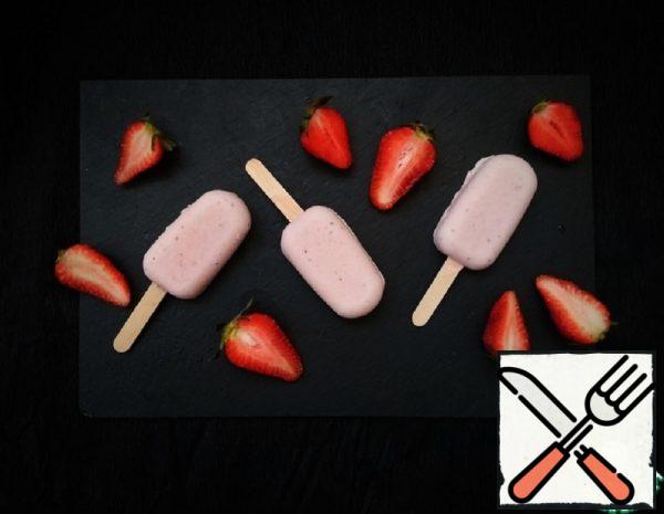 Strawberry Ice Cream with Mascarpone Recipe