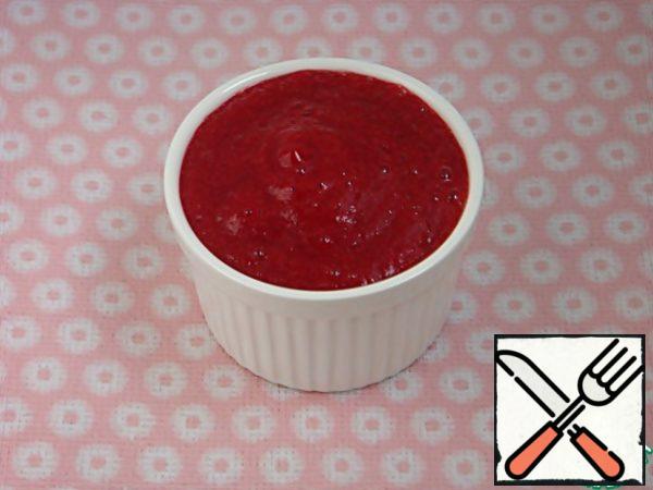 Pour boiling water over the cranberries and let the water drain. Chop the berries with an immersion blender and RUB through a sieve. You can use any berry. Frozen food must be pre-thawed.