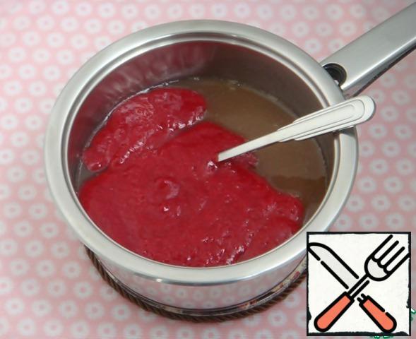 Add 150 g of cranberry and Apple puree at room temperature.