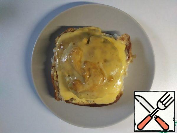 Put the cutlet on the bun.