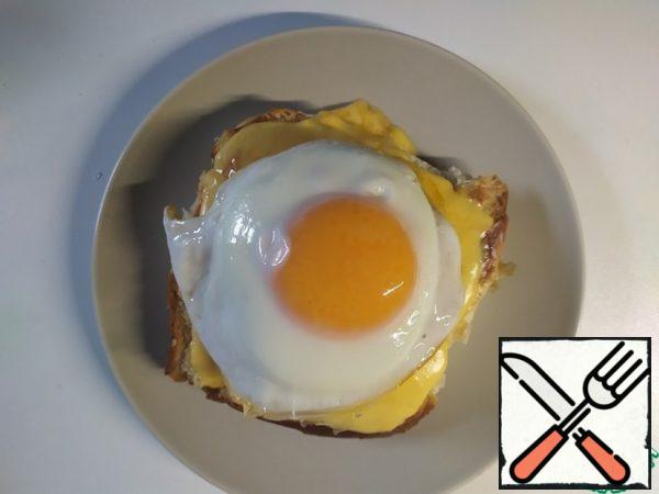 Egg on a cutlet.