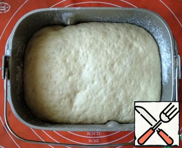 Leave the dough in a warm place, covered with a towel, for 30-40 minutes. for lifting. I leave it in the bread maker. Then again remove the dough and leave it in a warm place for 30-40 minutes.
