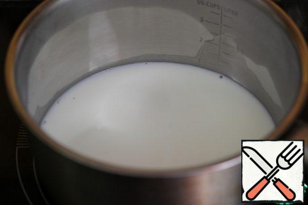 Pour the milk into a small saucepan and bring to a boil.
Remove from the heat and cool to about 60°C (or slightly lower).